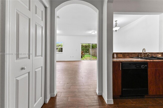 Building Photo - 5043 SW 140th Terrace