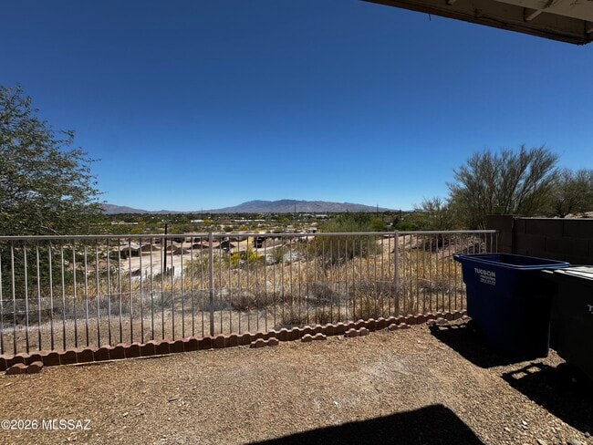 Building Photo - 1133 S Pantano Overlook Dr