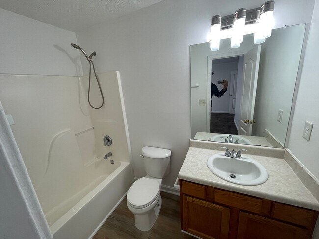 Building Photo - Spacious 4 Bedroom Townhome in Jackson with fenced backyard!