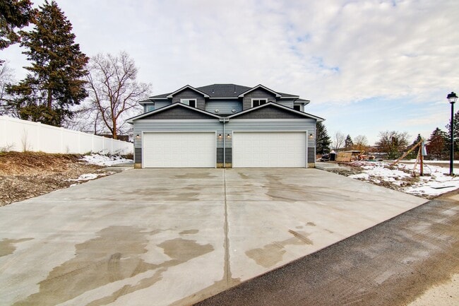 Building Photo - Modern Two Story Duplex for rent in Spokane Valley