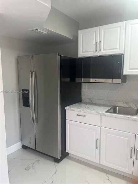 Building Photo - 5909 SW 36th Ct