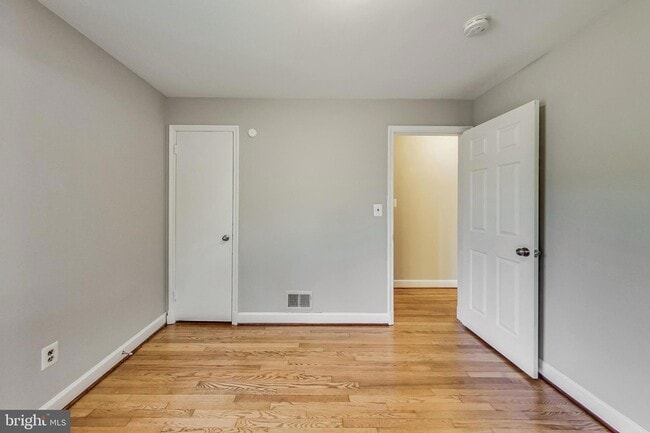 Building Photo - 8617 Lynbrook Dr