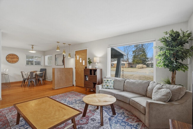 Building Photo - 208 Westridge Dr