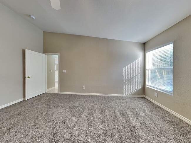 Building Photo - 4921 Sapphire Light St