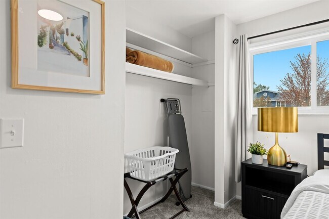 Building Photo - 22 2nd St