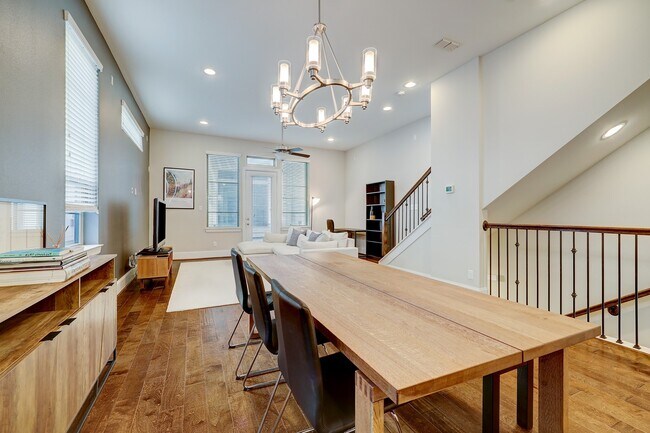 Building Photo - 5453 Larkin St