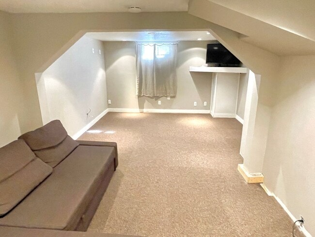 Building Photo - Woodstock area, 1 bedroom, 1 bath with finished basement