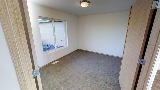 Building Photo - 794 N Holbrook Rd