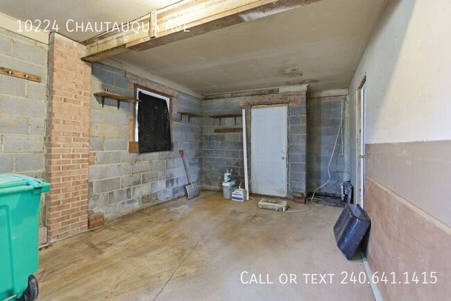 Building Photo - 10224 Chautauqua Ave