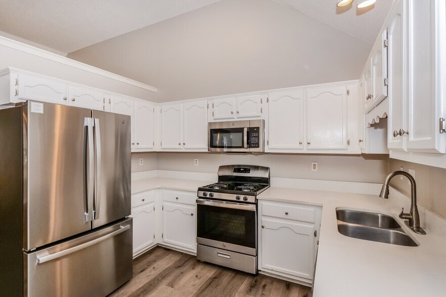 Building Photo - 330 Avery Jordan Cove