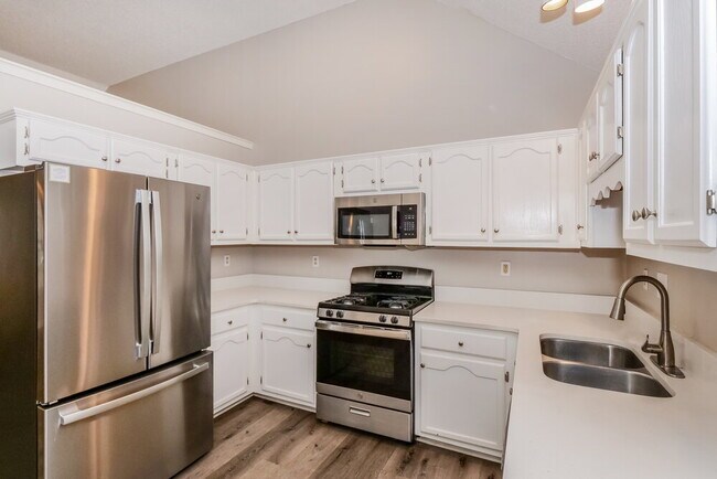 Building Photo - 330 Avery Jordan Cove