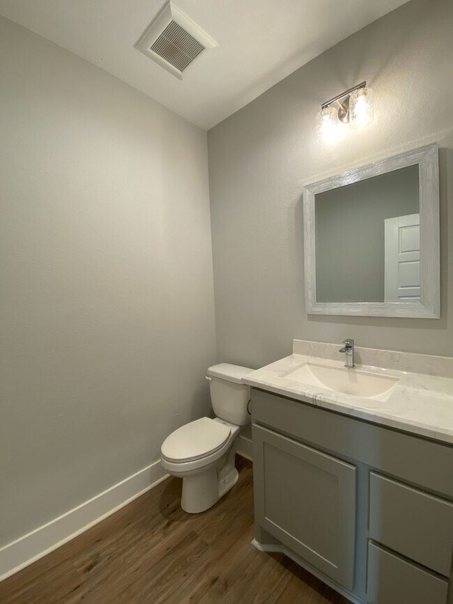 Building Photo - Luxury Cottage in Downtown Waco *Leasing S...