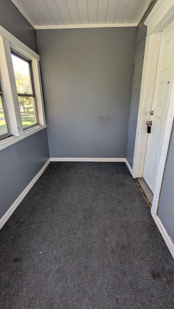 Building Photo - Welcome to this single-family home located...