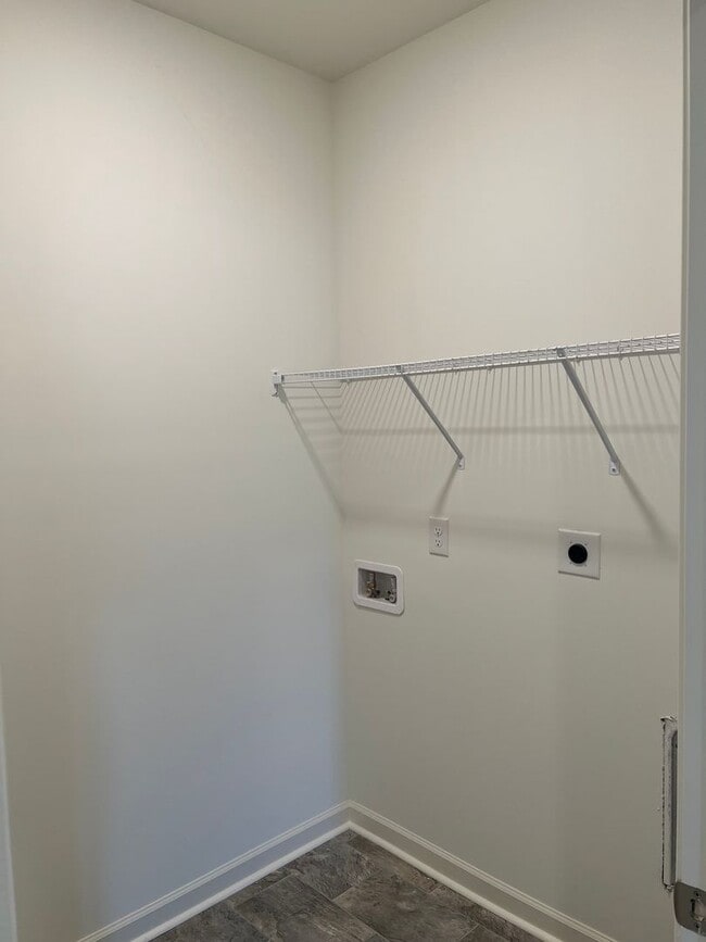 Building Photo - Margaret Location, 1 level 4 BR / 2 BA on Cul-da-sac