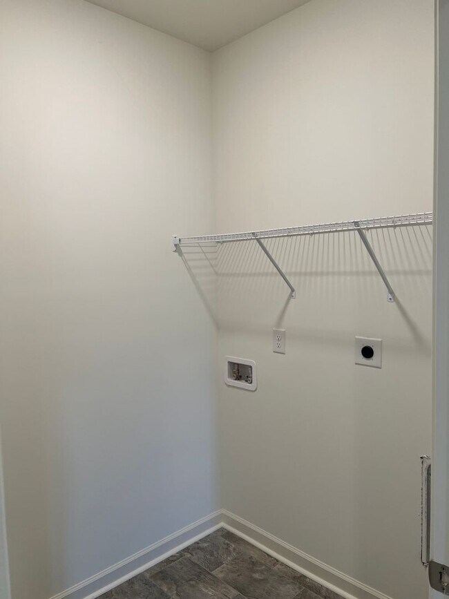 Building Photo - Newer 4BR / 2BA One-Level Home – Granite, Stainless Appliances, Large Backyard, Cul-de-Sac