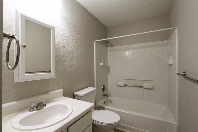 Building Photo - 14909 Chamberlain Ct