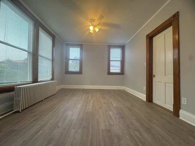 Building Photo - 3017 S Lyman St