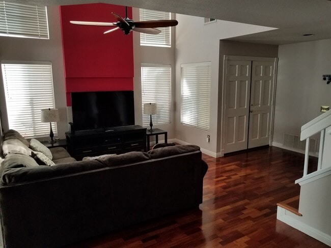 Building Photo - Gorgeous 3 Bed, 2.5 Bath Townhome In Ranch...
