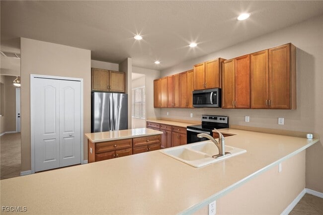 Building Photo - 12168 Country Day Cir