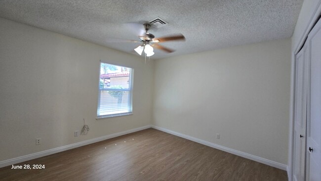Building Photo - Stunning 3bed/2bath home nestled in a grea...