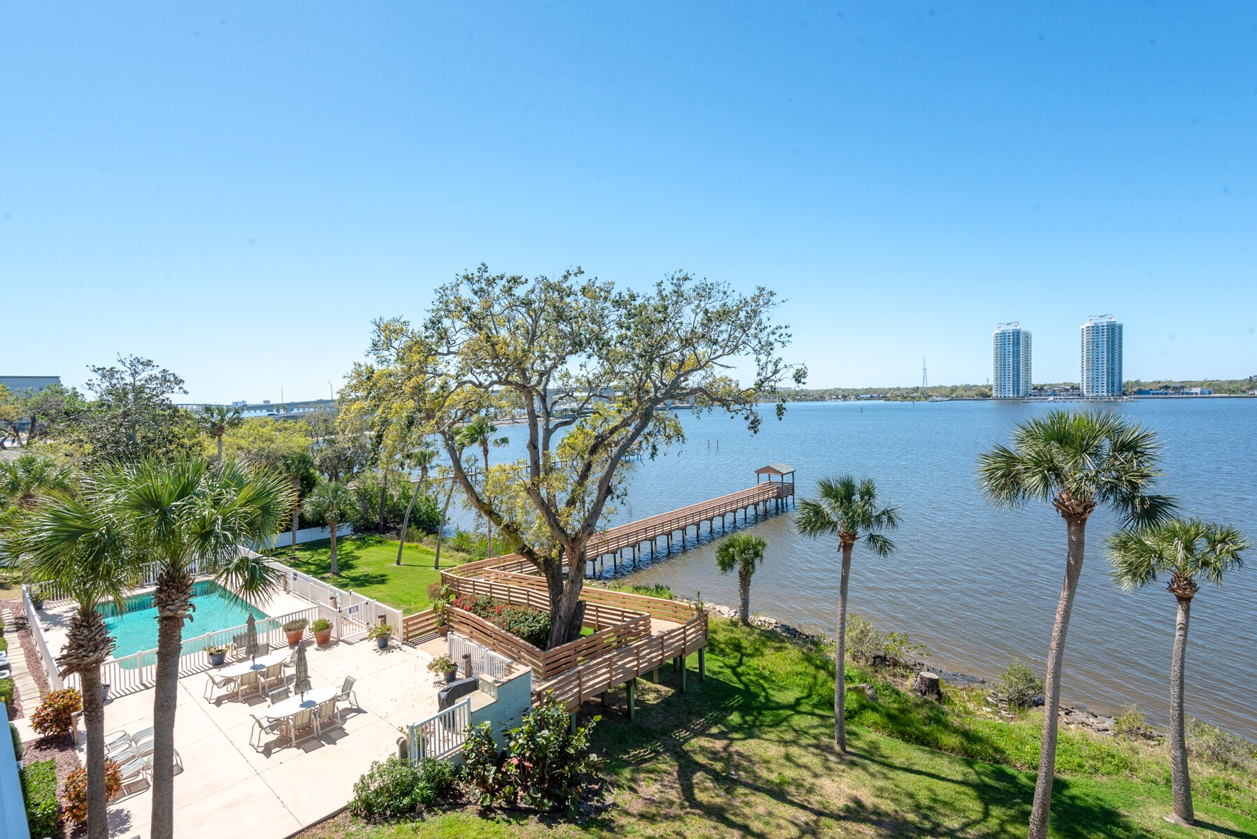 Building Photo - 711 N Halifax Ave