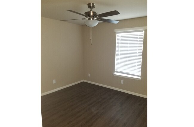 Building Photo - 15027 Quail Ridge Rd