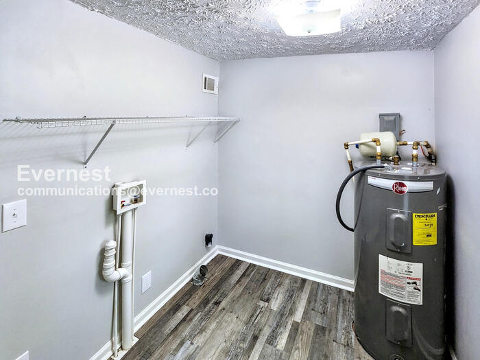 Building Photo - 306 Walker Dr