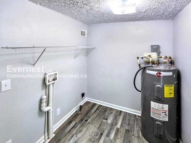 Building Photo - 306 Walker Dr