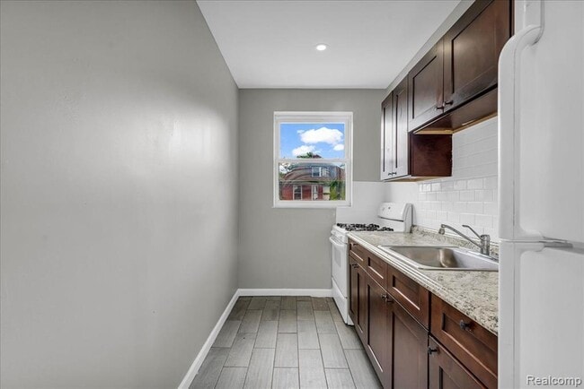 Building Photo - 2500 Hurlbut St