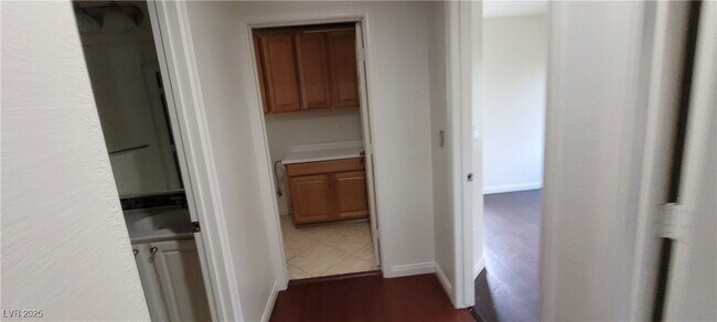 Building Photo - 8198 Rock Meadows Dr