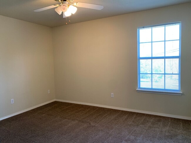 Building Photo - For Lease | Pratville | Available Now!