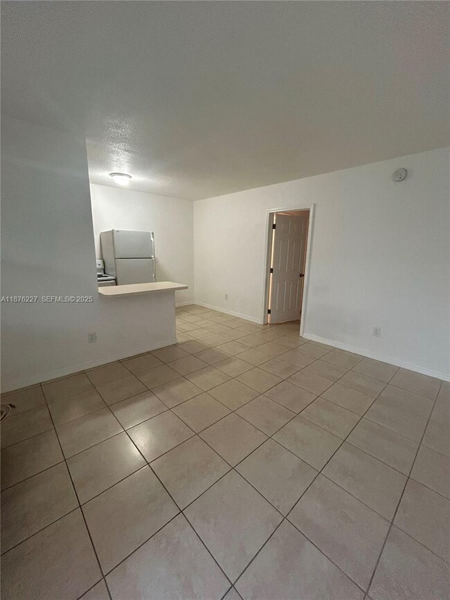 Building Photo - 1119 NE 15th St