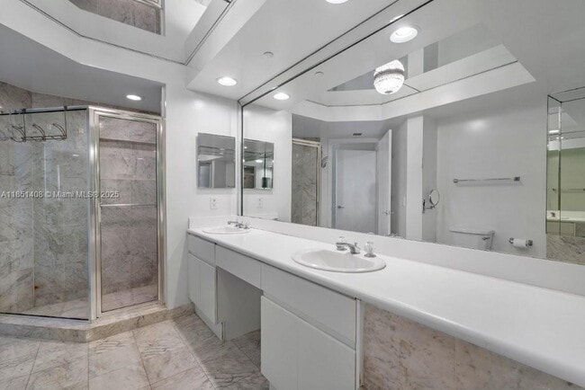Building Photo - 16400 Collins Ave