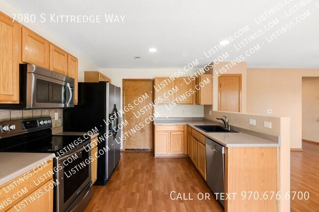 Building Photo - Spacious Townhome - Backs to Open Space!