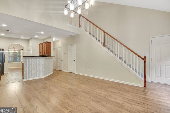 Building Photo - 113 Macalester Dr