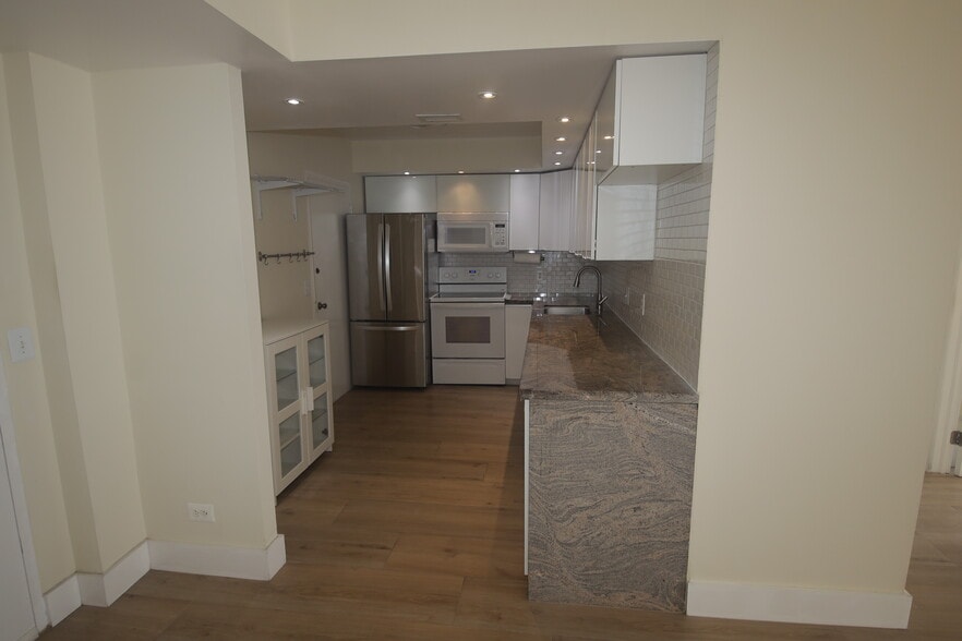 Building Photo - 1001 91st St