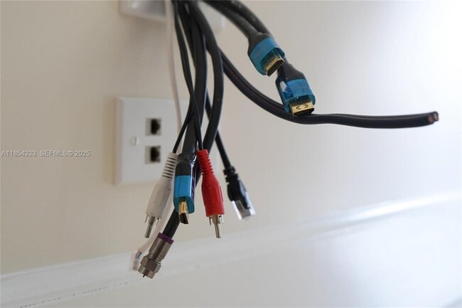 Building Photo - 848 Brickell Key Dr