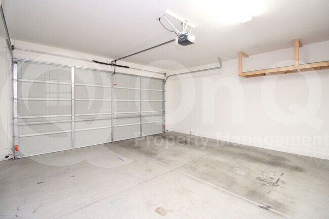 Building Photo - 624 E Vail Ln