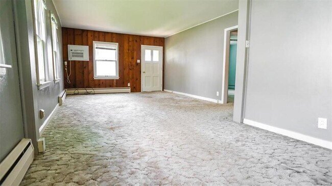 Building Photo - 1605 N Cedar St