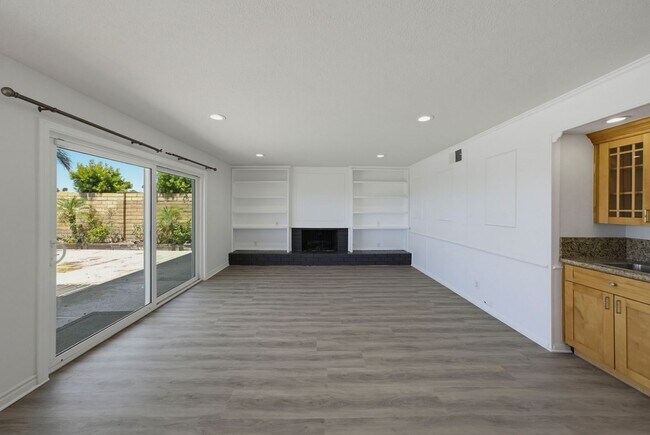 Building Photo - GORGEOUS VIEWS of Anahiem Hills