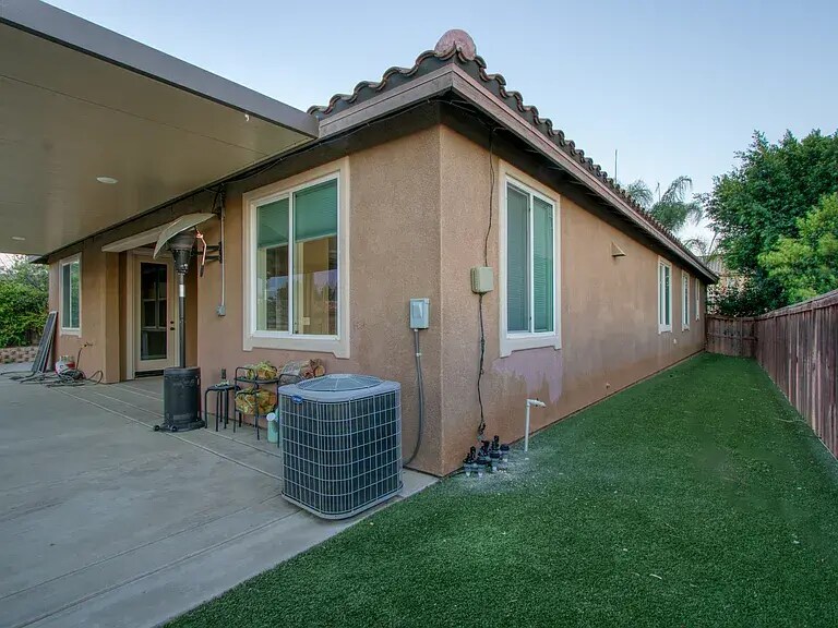 Building Photo - 38152 Mulligan Dr