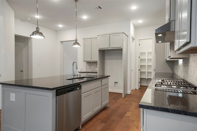 Building Photo - 6 Clearview Terrace Pl