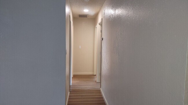 Building Photo - 8977 Laguna Vista Ct