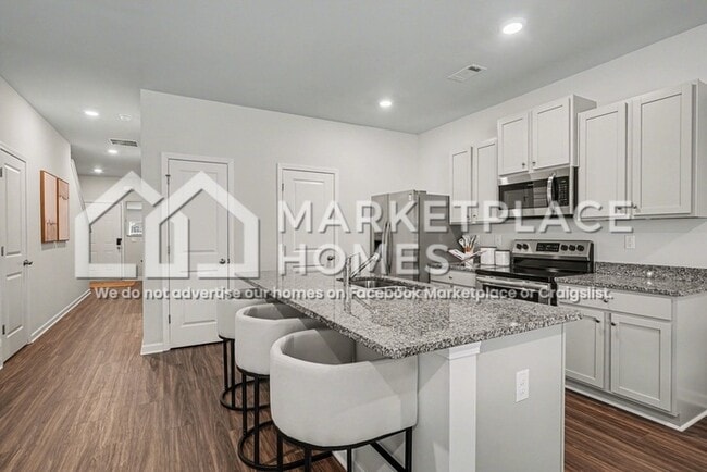 Building Photo - 425 Oakwood Dr NW