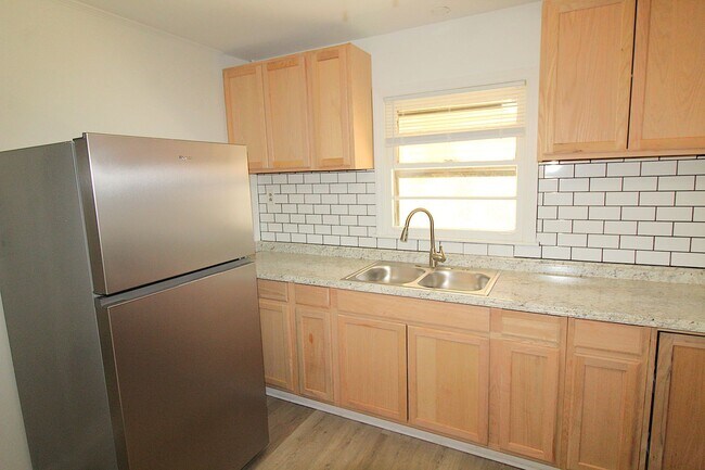 Building Photo - Cozy Remodeled Bungalow