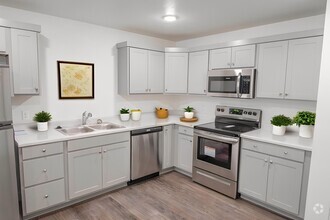 Building Photo - ADA Unit at Blackstone Farms in Provo! Ava...