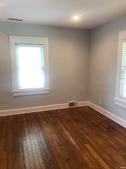 Building Photo - 729 E Hunter Ave