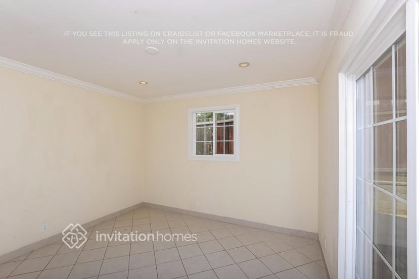 Building Photo - 274 Redwing St