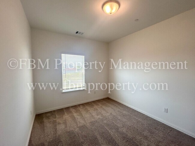 Building Photo - 1203 Doris May Dr