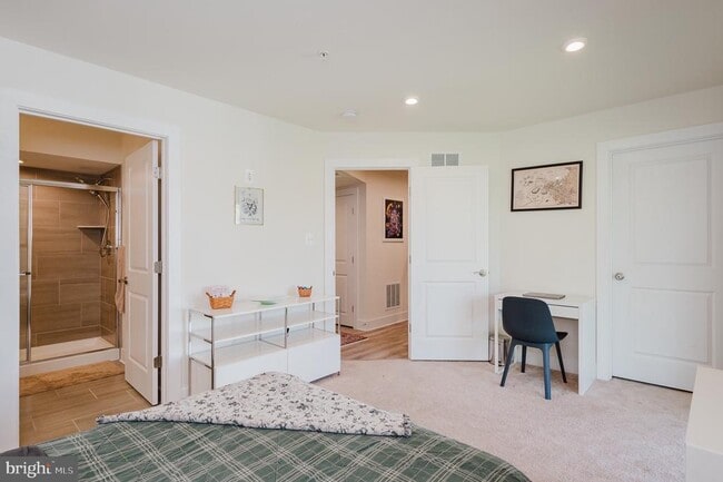Building Photo - 8375 Amber Beacon Cir